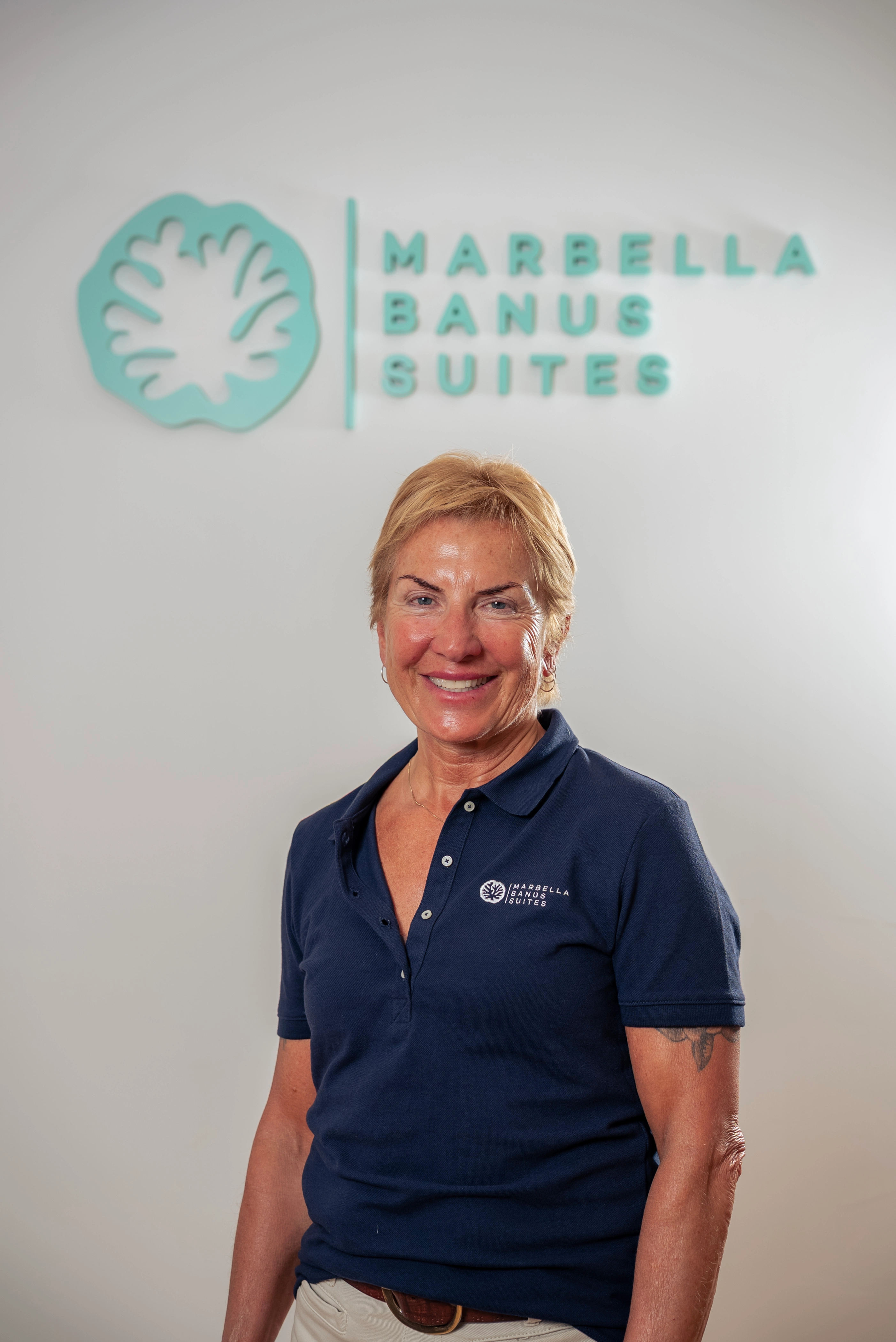 Claudia Feuereisen Gacitua, Service Client · Réception chez Marbella Banús Suites