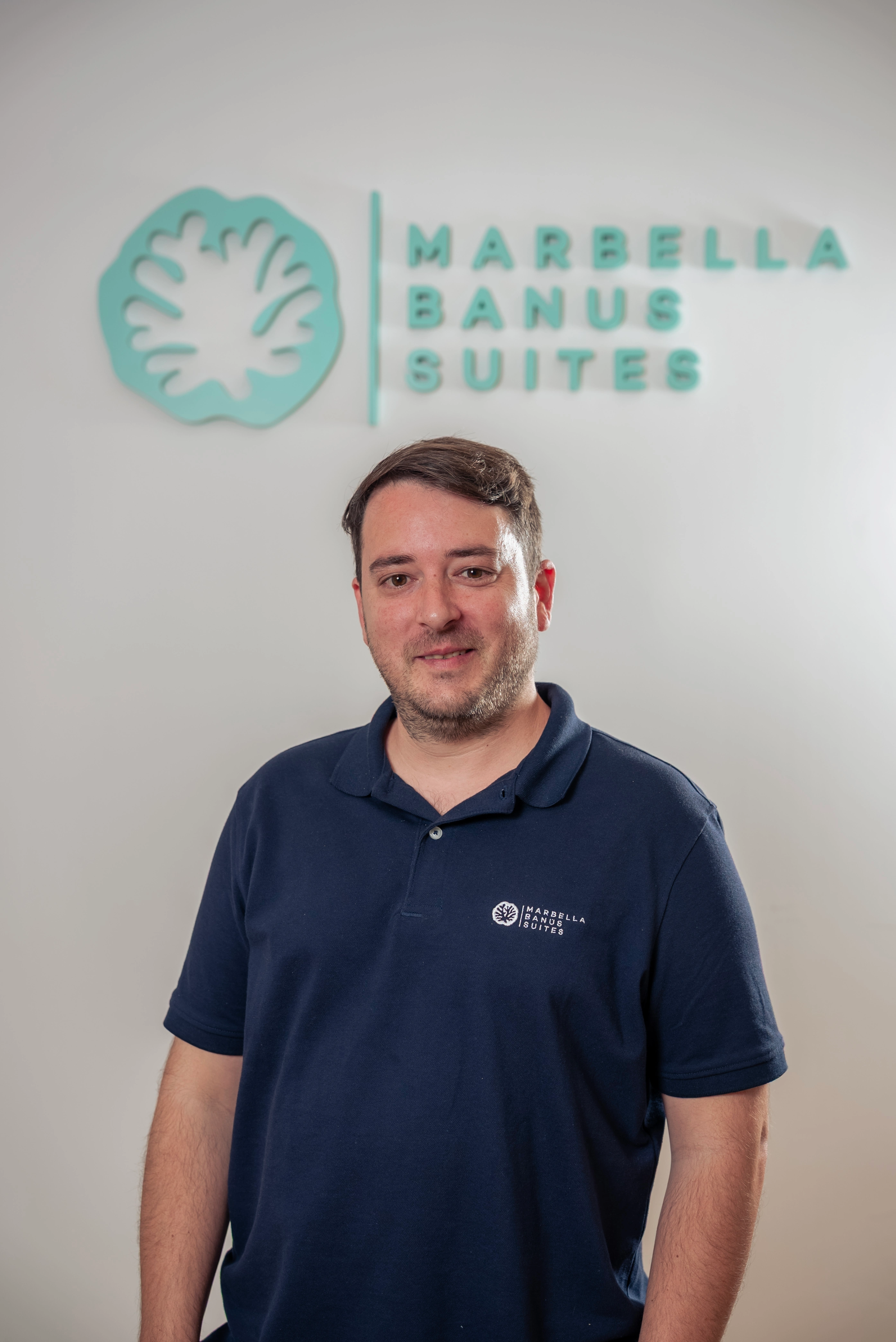 Santiago Meinardi, ménage et coordination opérationnelle chez Marbella Banús Suites